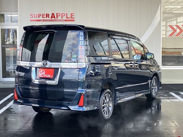 TOYOTA VOXY 4WD 2017