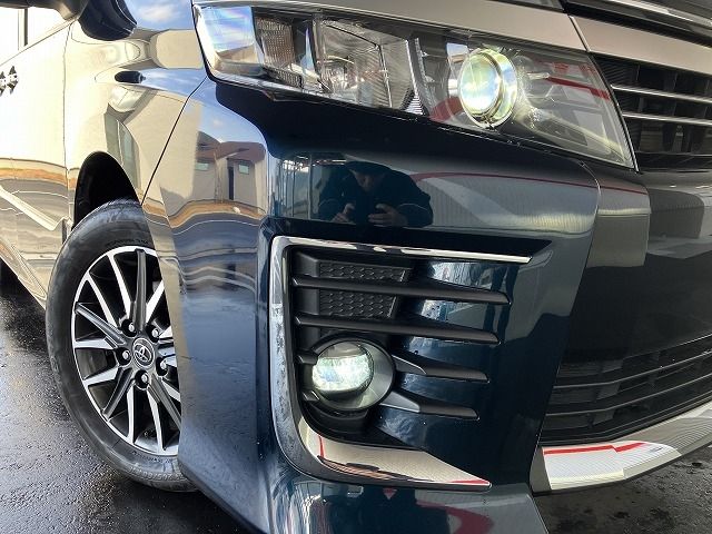 TOYOTA VOXY 4WD 2017