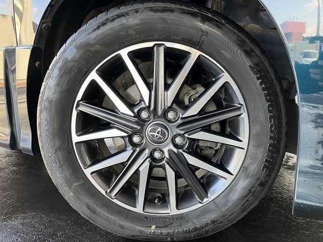 TOYOTA VOXY 4WD 2017