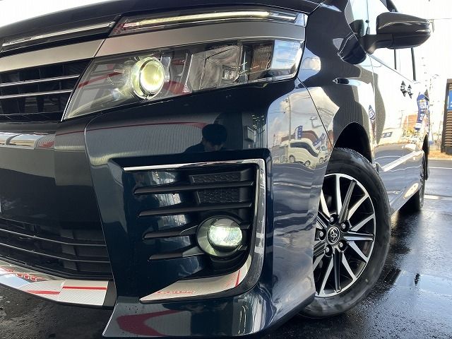 TOYOTA VOXY 4WD 2017