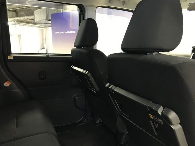TOYOTA ROOMY 2018