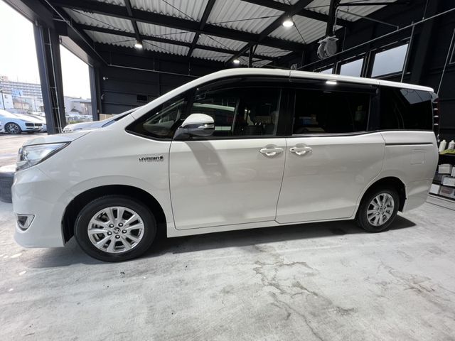 TOYOTA NOAH HYBRID 2018