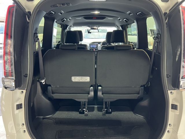 TOYOTA NOAH HYBRID 2018