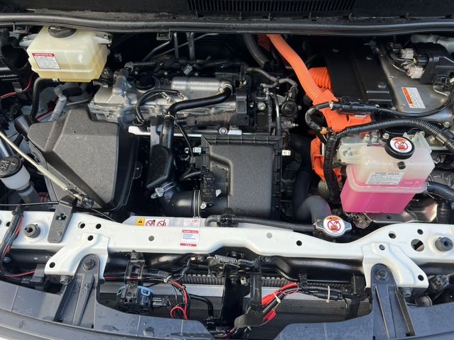 TOYOTA NOAH HYBRID 2018