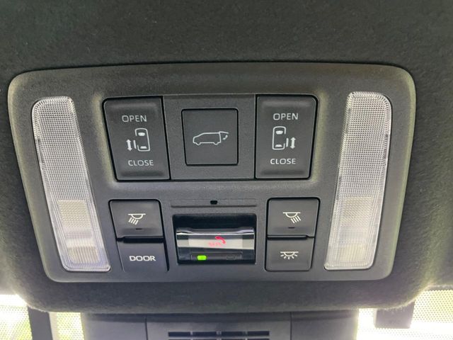 TOYOTA VOXY 4WD 2023