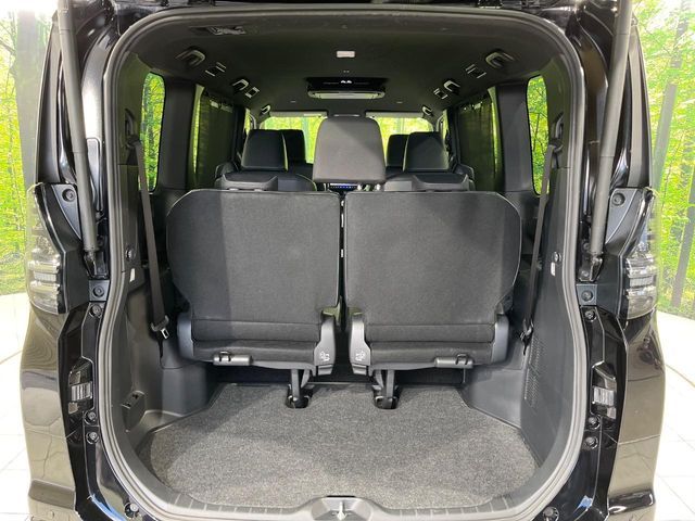 TOYOTA VOXY 4WD 2023