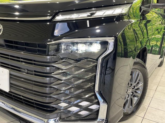 TOYOTA VOXY 4WD 2023