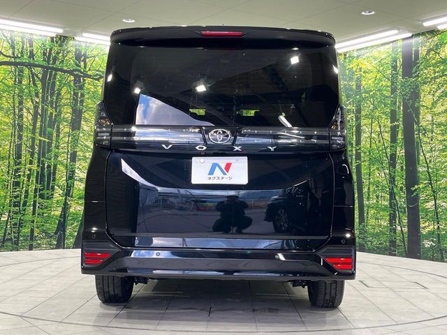 TOYOTA VOXY 4WD 2023