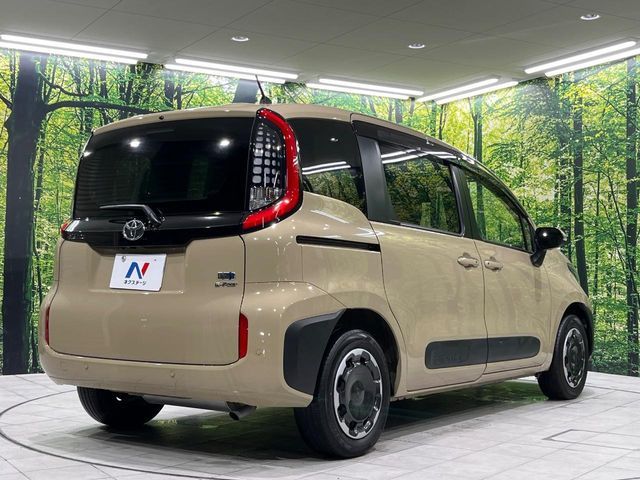 TOYOTA SIENTA HYBRID 2023