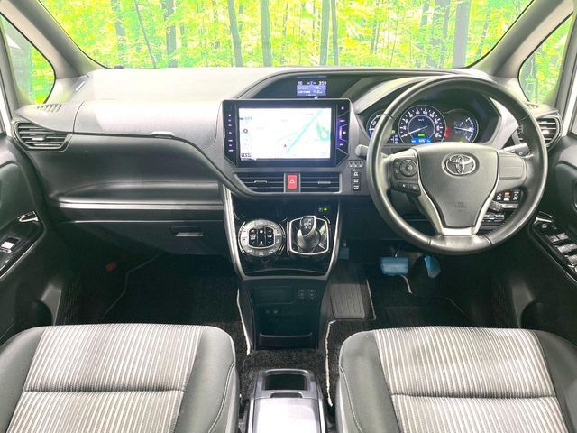 TOYOTA VOXY HYBRID 2019