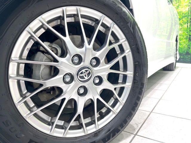 TOYOTA VOXY HYBRID 2019