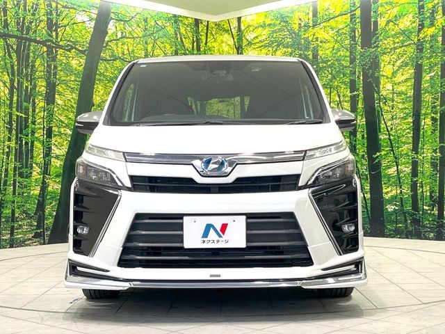 TOYOTA VOXY HYBRID 2019