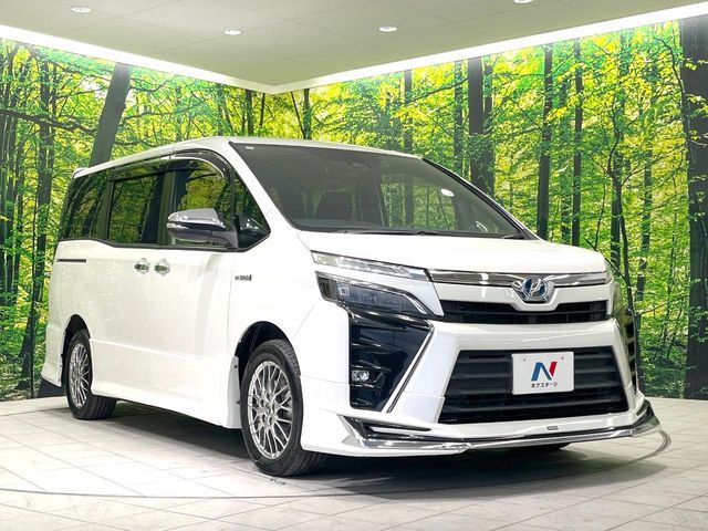 TOYOTA VOXY HYBRID 2019
