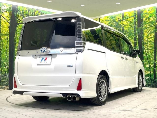 TOYOTA VOXY HYBRID 2019