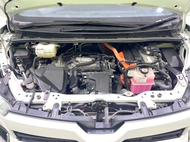 TOYOTA VOXY HYBRID 2019