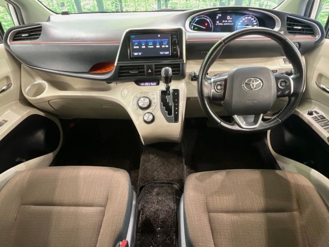 TOYOTA SIENTA HYBRID 2016