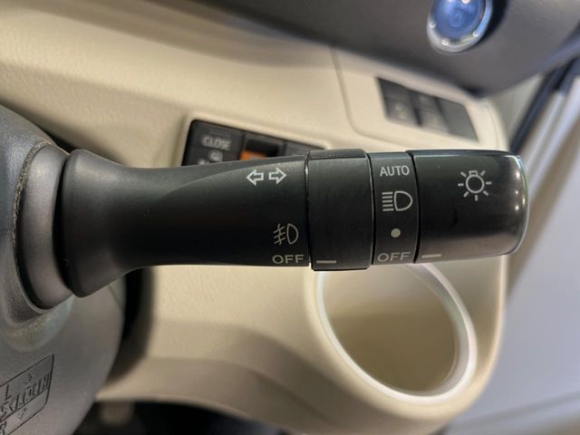 TOYOTA SIENTA HYBRID 2016