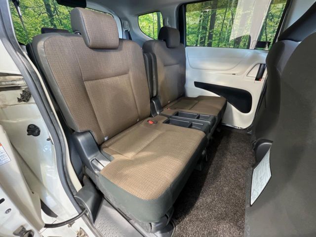 TOYOTA SIENTA HYBRID 2016