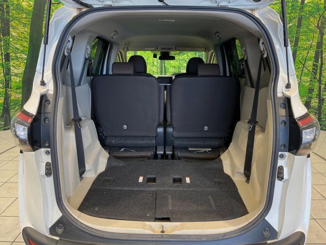 TOYOTA SIENTA HYBRID 2016