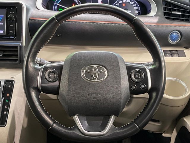 TOYOTA SIENTA HYBRID 2016