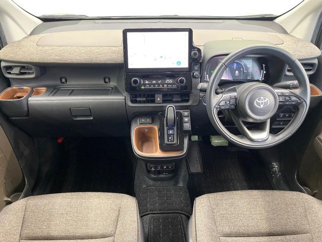 TOYOTA SIENTA HYBRID 2022