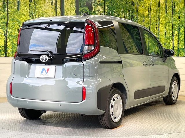 TOYOTA SIENTA HYBRID 2025