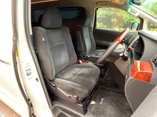 TOYOTA VELLFIRE 2010