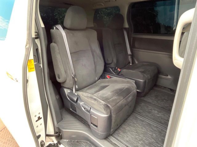 TOYOTA VELLFIRE 2010