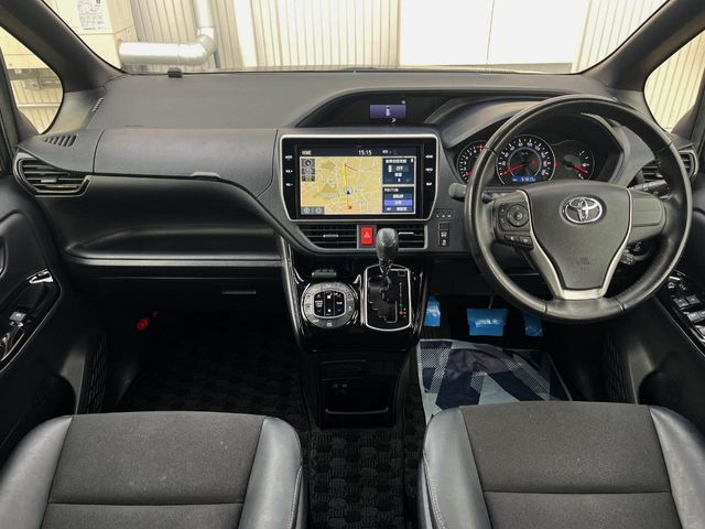 TOYOTA NOAH 2018