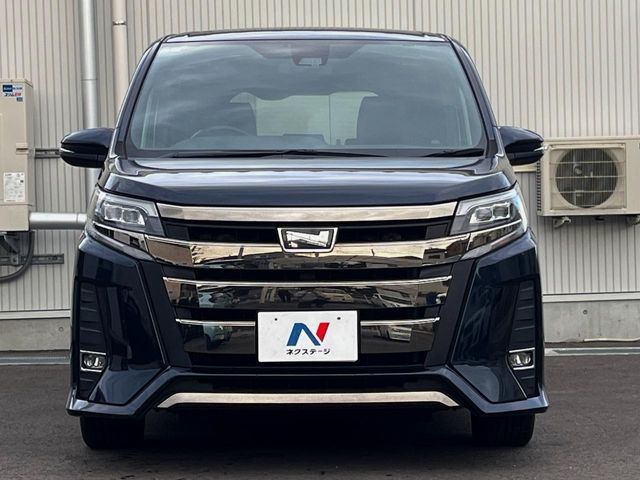 TOYOTA NOAH 2018