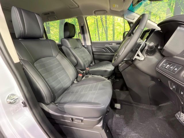 MITSUBISHI DELICA D:5 4WD 2025