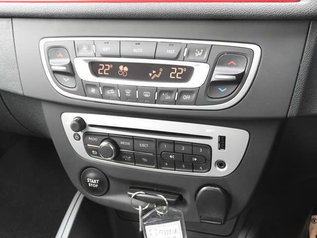 RENAULT RENAULT MEGANE hatchback 2017