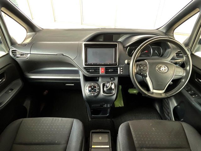 TOYOTA VOXY HYBRID 2014