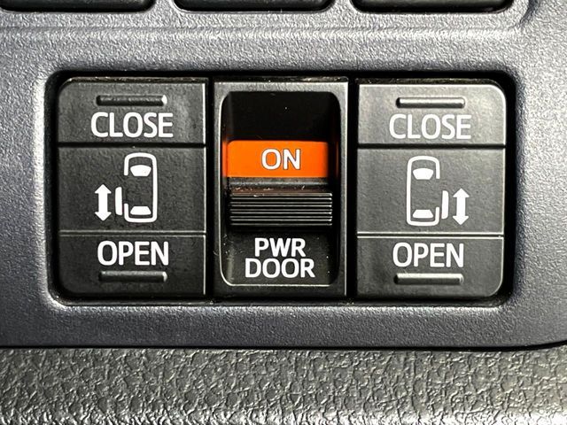 TOYOTA VOXY HYBRID 2014