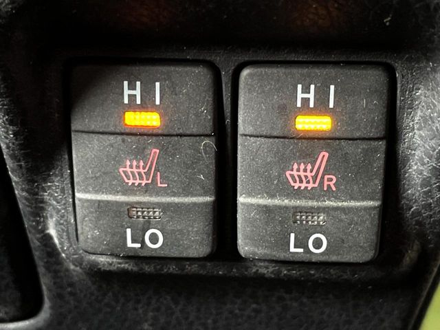 TOYOTA VOXY HYBRID 2014