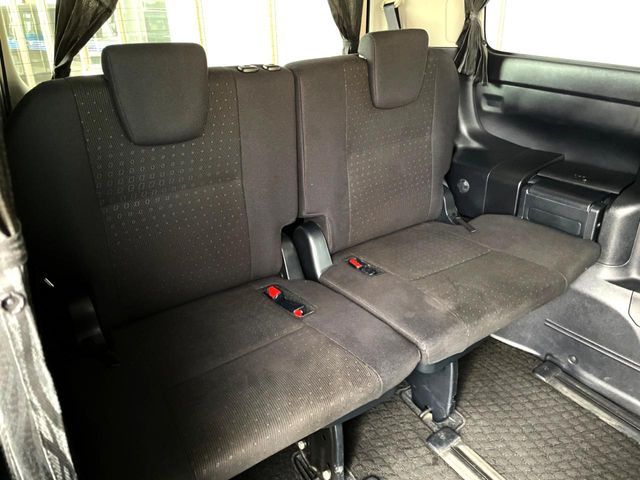 TOYOTA VOXY HYBRID 2014