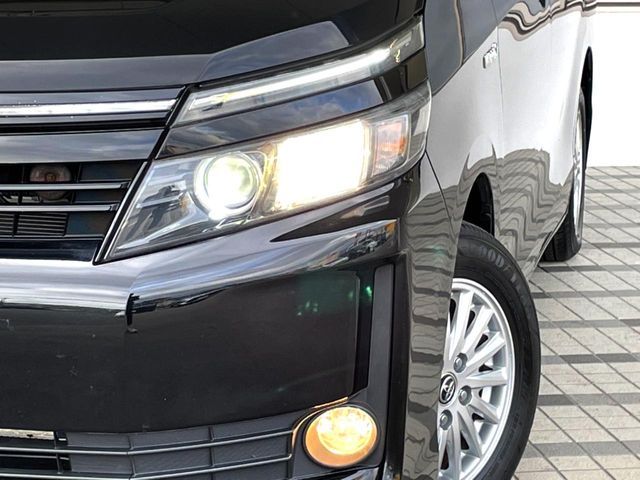 TOYOTA VOXY HYBRID 2014