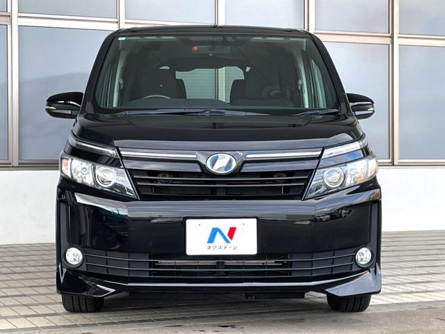 TOYOTA VOXY HYBRID 2014