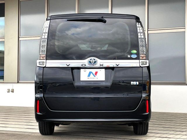 TOYOTA VOXY HYBRID 2014