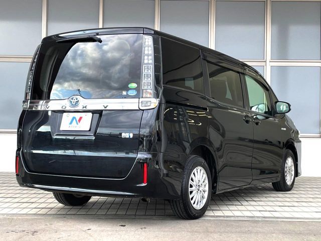 TOYOTA VOXY HYBRID 2014