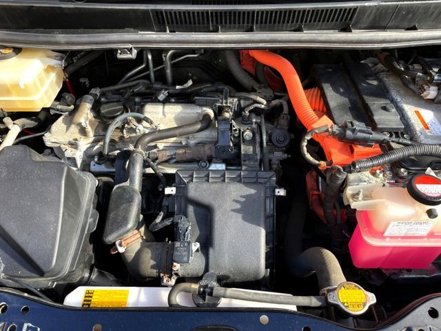 TOYOTA VOXY HYBRID 2014