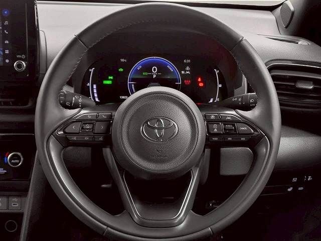 TOYOTA YARIS CROSS HYBRID 2025