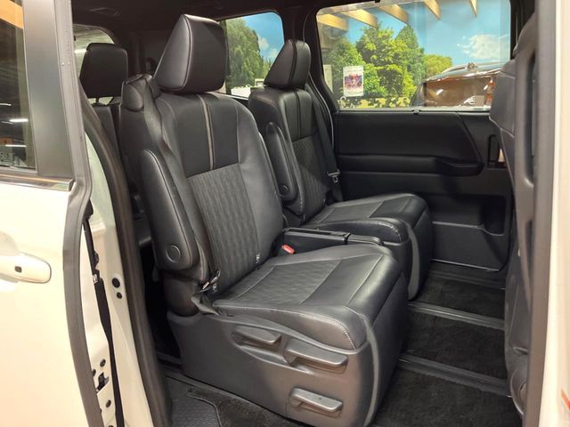 TOYOTA NOAH HYBRID 2023