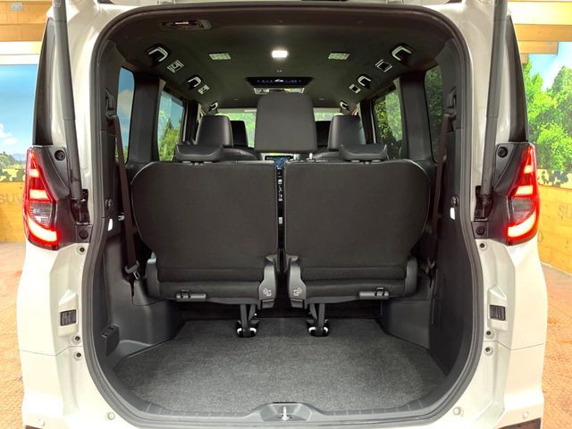 TOYOTA NOAH HYBRID 2023