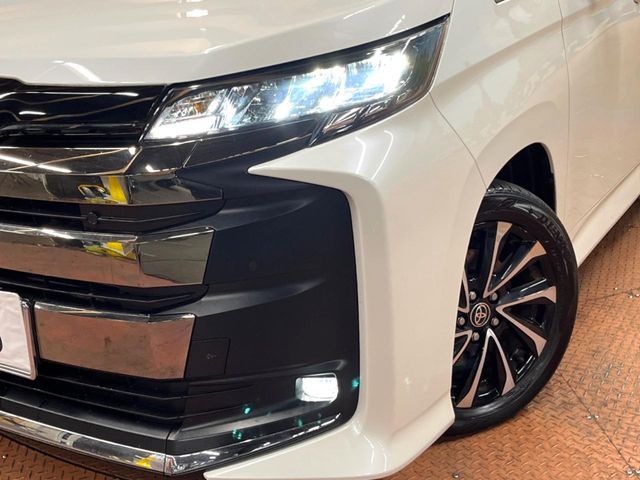 TOYOTA NOAH HYBRID 2023