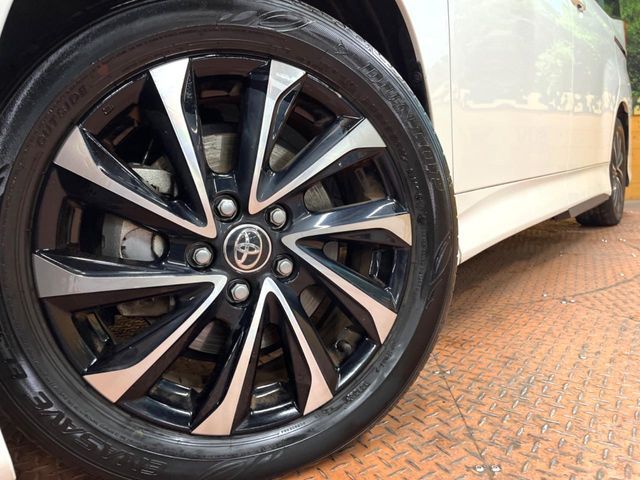 TOYOTA NOAH HYBRID 2023