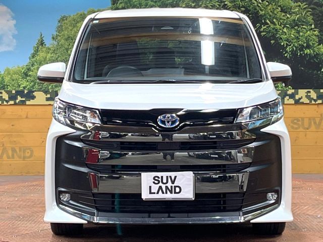 TOYOTA NOAH HYBRID 2023