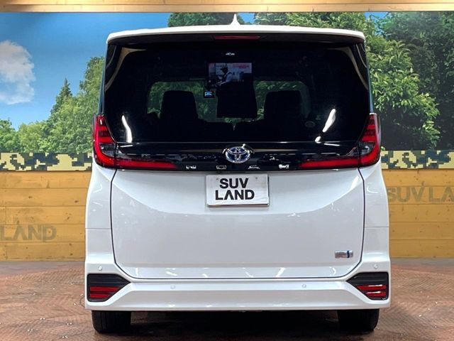 TOYOTA NOAH HYBRID 2023