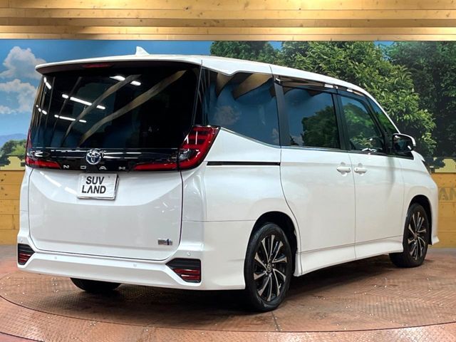 TOYOTA NOAH HYBRID 2023