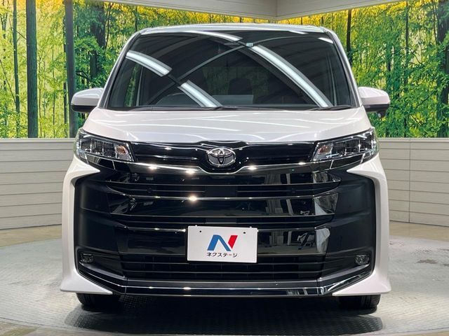 TOYOTA NOAH 2022